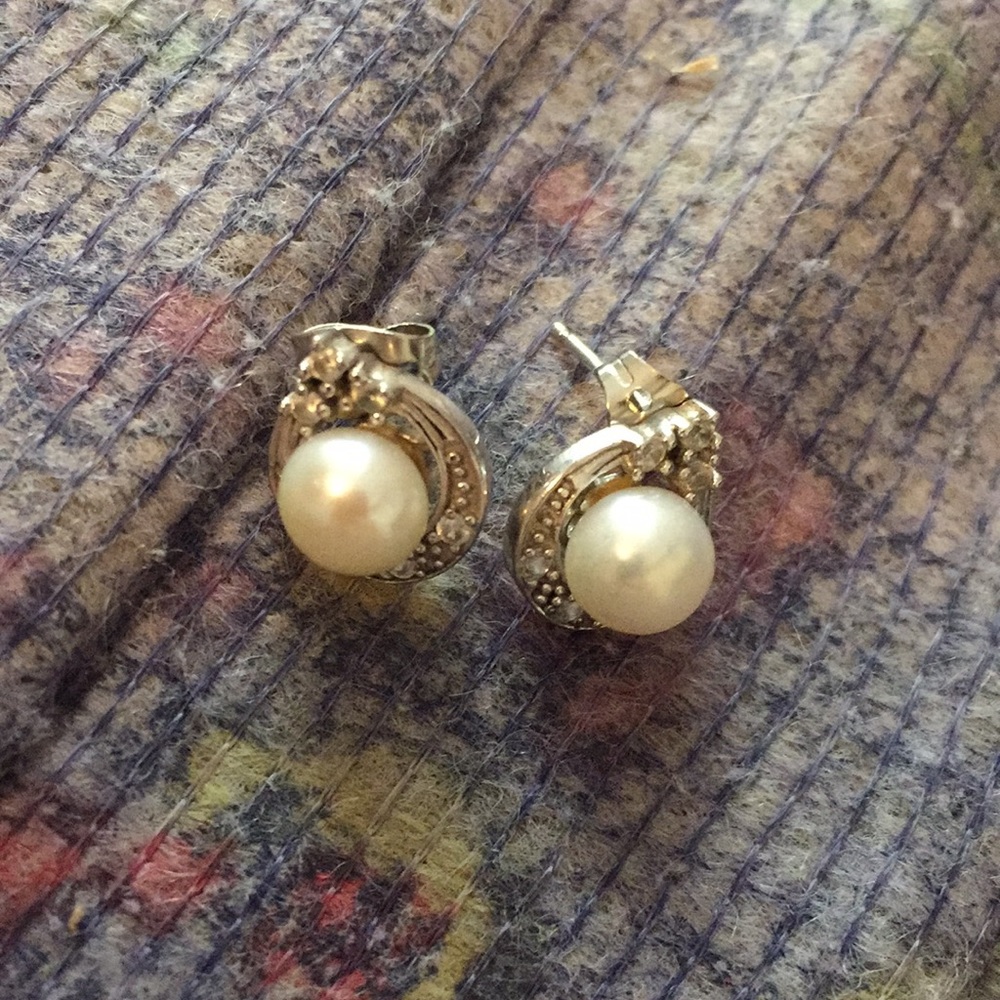 Earring - Picture 4 of 6